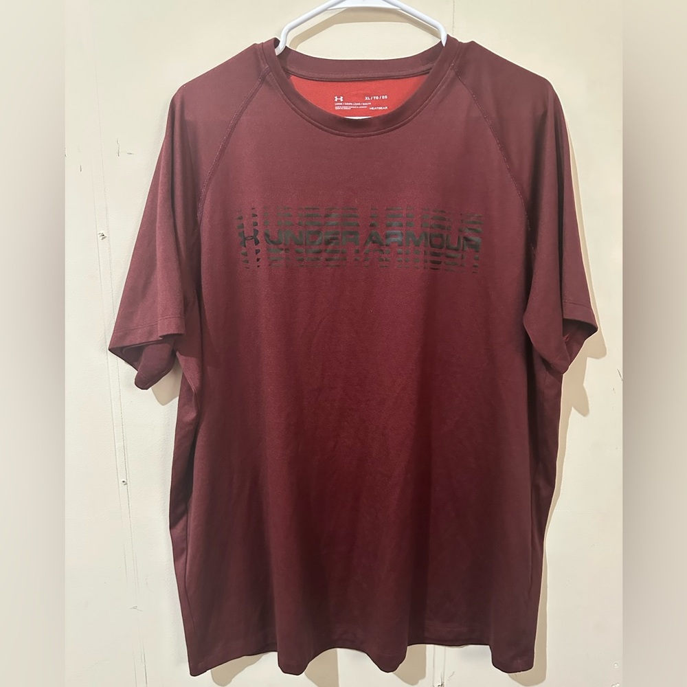 Under Armour XL Burgundy Heat Gear Short Sleeve Shirt